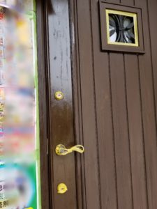 DIYで木製玄関ドア塗装☆